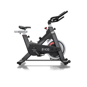 PRODUKTINFORMATIONEN Paketgewicht (KG): 54.000000 Tablet-Halterung: Ja Rahmenverstellbarkeit: Lenker nach oben und unten, Sattel nach vorne und hinten, Sattel nach oben und unten Herzfrequenzmessung: Eingebaute Sensoren Produktgewicht (KG): 51 Pedale: Zehenkäfig Fahrradtyp: Rennrad ZUSÄTZLICHE EIGENSCHAFTEN Konsole: Kabelgebundener Bordcomputer Rahmenfarbe: Schwarz Rahmenmaterial: Stahl Rahmenkonstruktion: Parallele Schutzbleche und Schutzvorrichtungen: Antriebs- und Widerstandstechnologie Rahmenstabilisatoren: Standard Nivellierfüße: 4 Transporträder: 2 1: 3 Antriebsübersetzung Widerstandssystem: Reibung Schwungrad: Vorne, Aluminium, 18kg (40lbs) Kurbeltyp: CrMo 172.5mm Q-Faktor: 6.81” (173mm) Pedalart: Normal und Zehenkäfig Lenker: Multi-Position, Weich-PVC Lenkereinstellungen: Vertikal Sattel: Unisex gepolsterter Sport-Sattel Sattel-Einstellungen: Vertikale und horizontale Verstellmöglichkeiten: Drehknöpfe und Hebel Schweißschutz: Fördert den Schutz des Rahmens Sicherheit: Drücker-Notstopp Computernetzteil: Batterien Max. Benutzergewicht: 130 kg / 287 lbs Montiertes Gewicht: 51 kg / 112 lbs Montierte Abmessungen: 115 x 55 x 110 cm (LxBxH) GARANTIE für den Hausgebrauch: 5 Jahre auf den Rahmen, 3 Jahre auf Teile und Arbeit, 6 Monate auf kosmetische Teile Für den Nicht-Hausgebrauch gibt es keine Garantie. EXPRESS-LIEFERUNG Für viele unserer Produkte gibt es Express- und Wunschtermin-Lieferoptionen, d.h. Sie erhalten Ihr Produkt schon morgen oder zu einem von Ihnen gewählten Termin. Bitte prüfen Sie die Lieferoptionen an der Kasse, um die Verfügbarkeit für Ihren Warenkorb und Ihre Postleitzahl zu sehen. Es gelten die Lieferbedingungen.